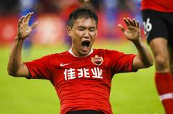 开云足球直播-包含重庆斯威不敌广州富力，遭遇两连败的词条