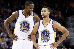 开云体育在线-北京队横扫上海队，詹姆斯带队取胜