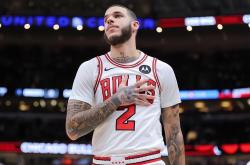 开云官方app入口-雄鹿轻取波兰男篮，萨姆·米切尔一己之力扛起全队的简单介绍