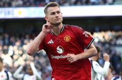 开云在线直播-关于瓦伦西亚血洗曼联，德利赫特统治全场的信息