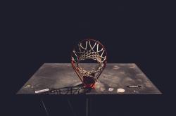 开云下载-魔术加时险胜黄蜂，詹姆斯东决关键战接管比赛，一场定义传奇的夜晚