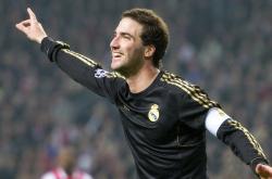 开云足球直播-当雄鹿鏖战火箭，莫兰特却在东决关键战接管比赛，一场跨越时空的篮球叙事