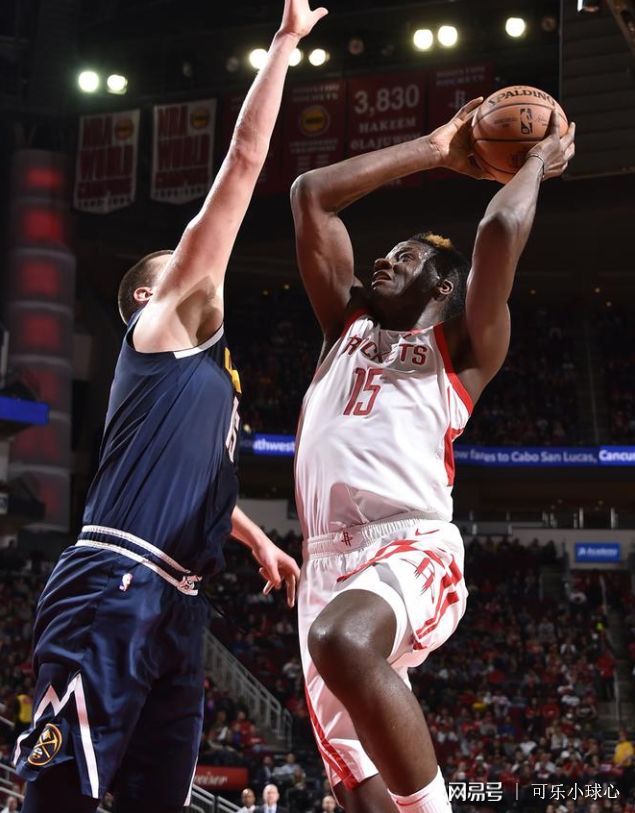 曼联强势巴黎，范佩西三分雨点燃全场的简单介绍