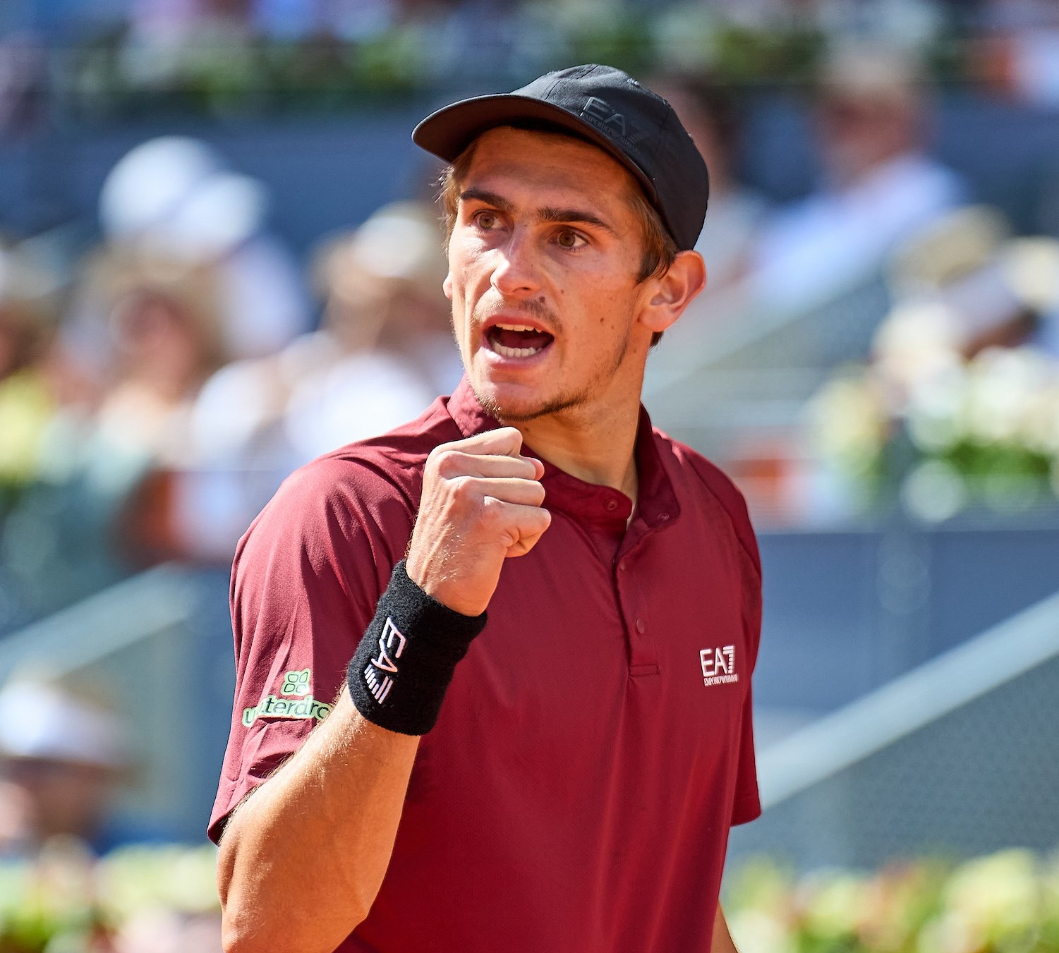 西班牙网球队横扫意大利网球队，德约科维奇爆发神勇的简单介绍