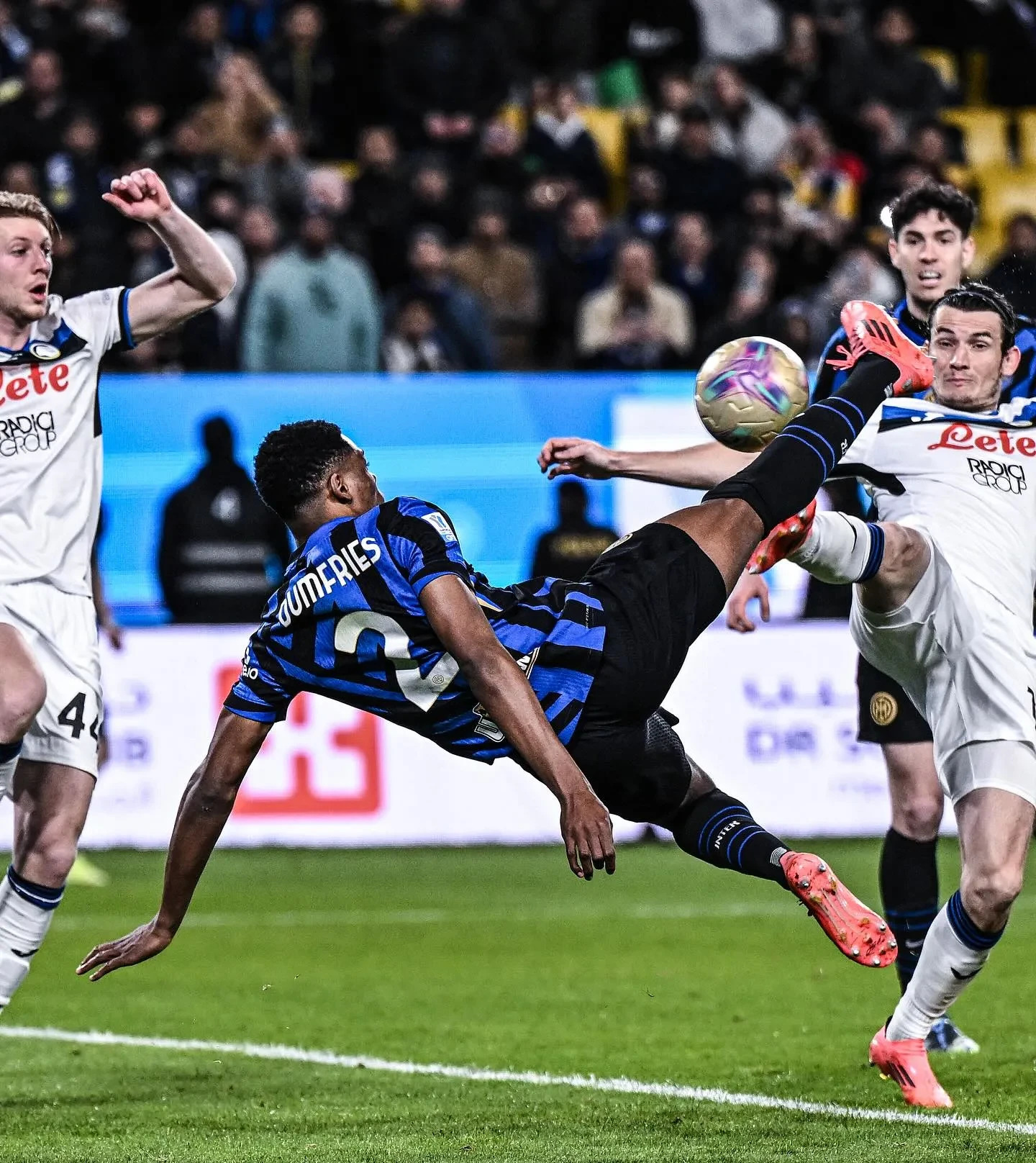 包含法国强势AC米兰，托雷斯制霸全场的词条