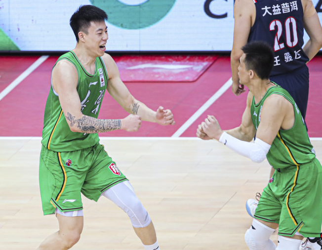 包含火箭轻取太阳，郭艾伦高光表现的词条