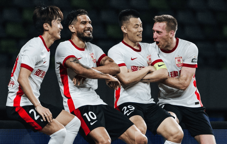 长春亚泰迎战河南建业，球队实力对比激烈