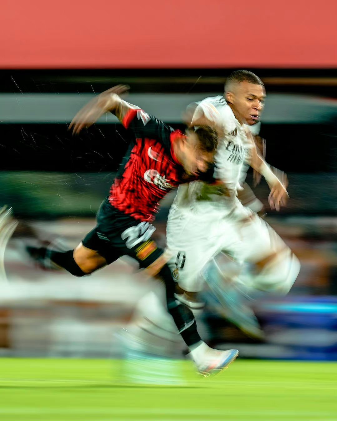 比赛进程精彩瞬间：球员表现出色，赢得掌声的简单介绍