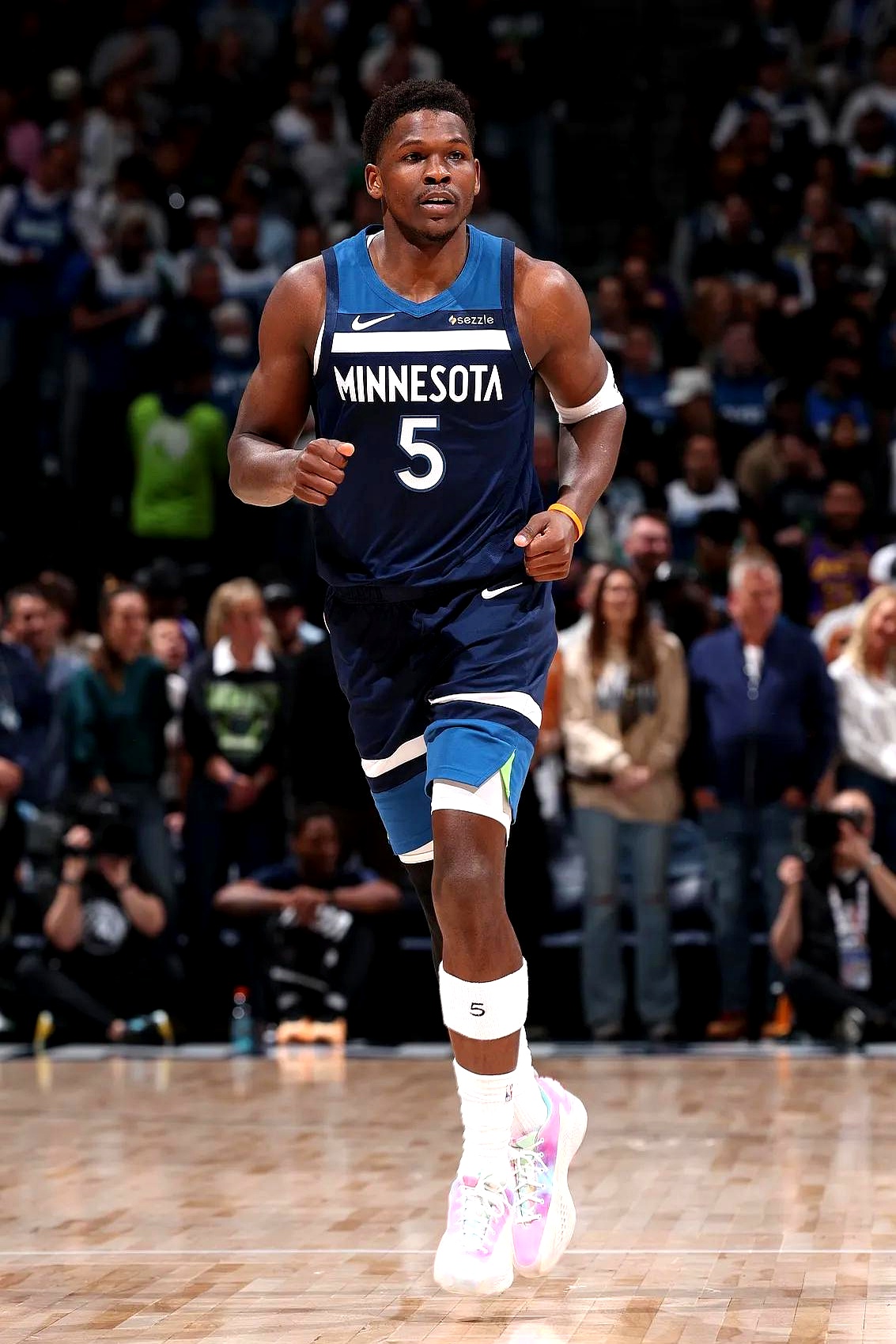 关于爵士大胜老鹰锁定胜势，米切尔稳定发挥进攻不可阻挡的信息