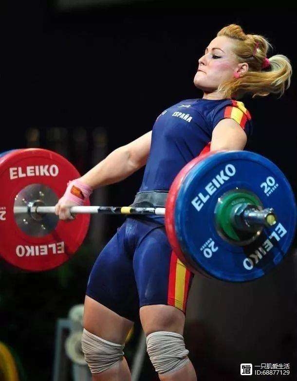 关于俄罗斯举重运动员力压群雄，夺冠的信息