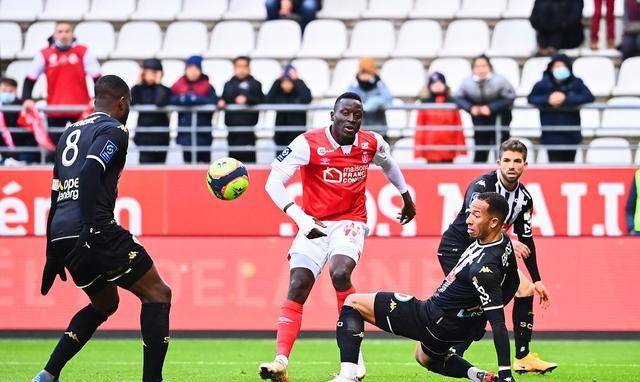 莱比锡红牛战胜里昂,晋级下一轮的简单介绍 莱比锡红牛战胜里昂,晋级下一轮的简单介绍