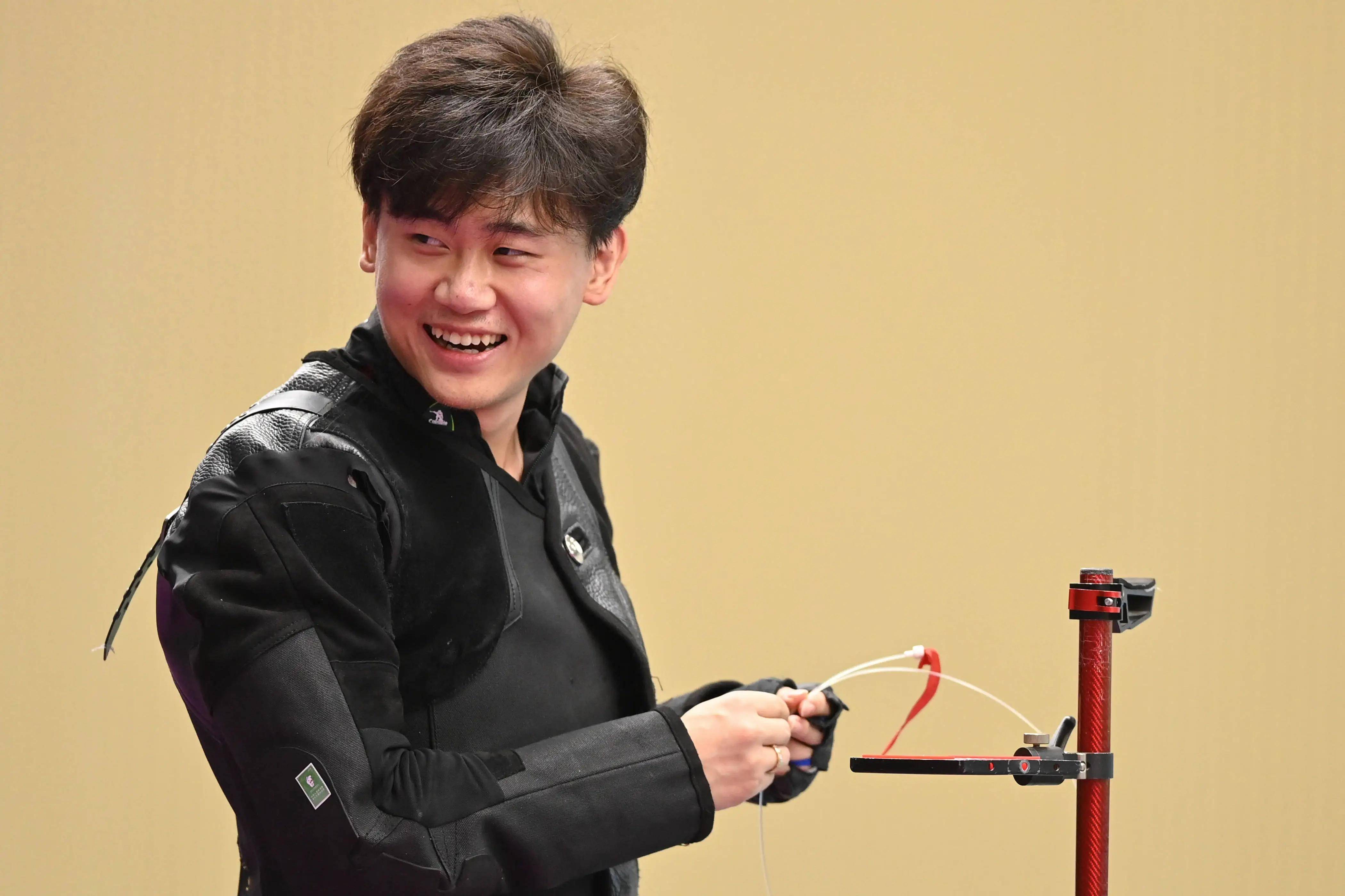 射击项目选手表现卓越，钟情冠军的简单介绍