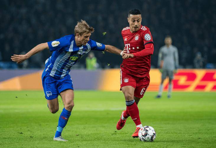 柏林赫塔队凭借进球差险胜，豪取三分的简单介绍