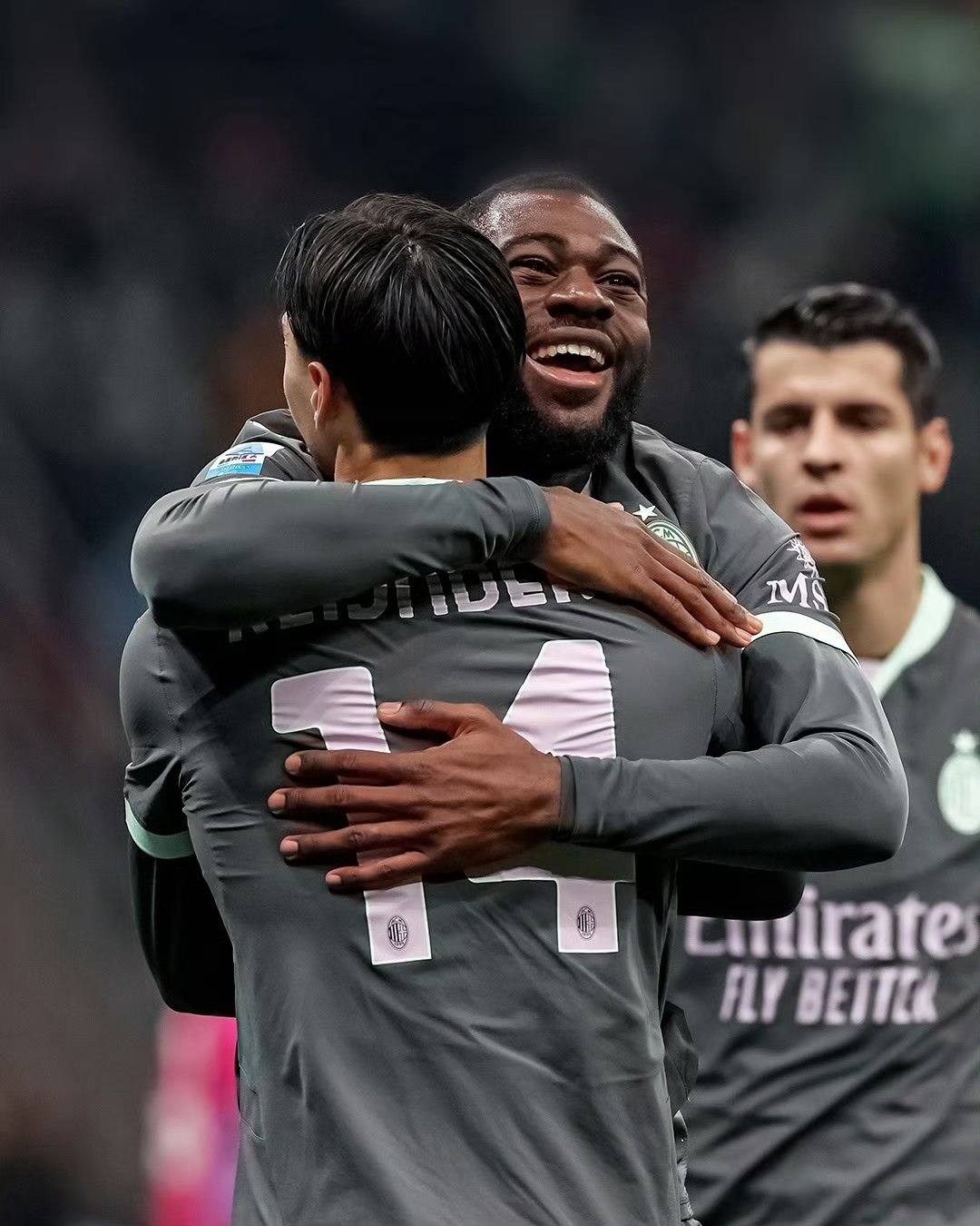 包含AC米兰门将神扑助球队锁定胜局的词条