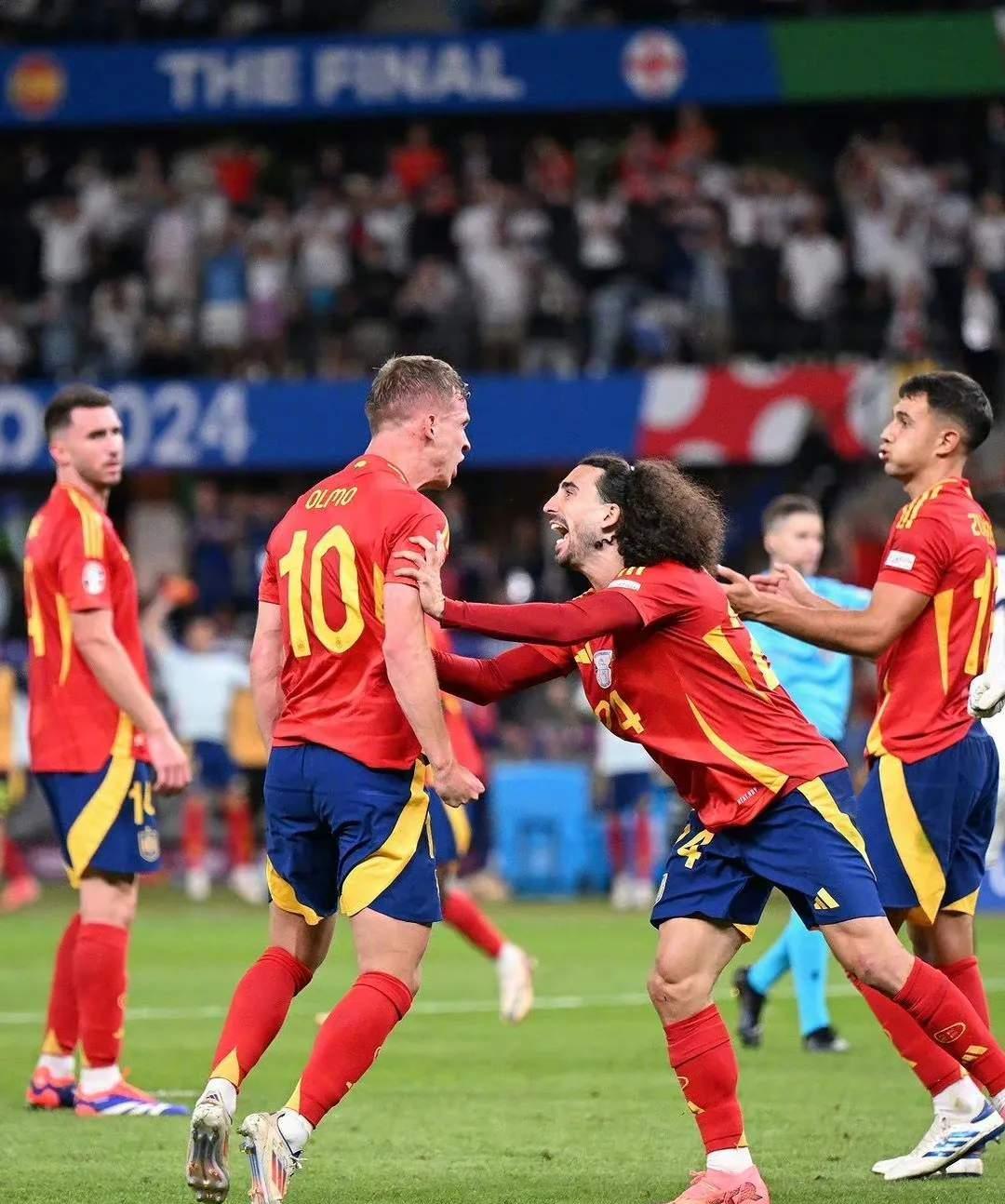 关于西班牙逆转克罗地亚，范戴克统治全场的信息