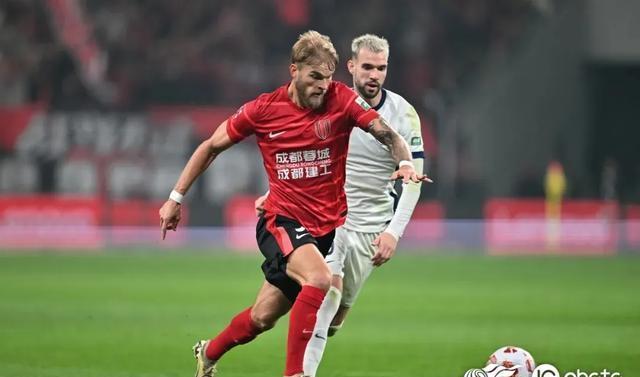 关于激烈对决展开，双方实力均衡的信息