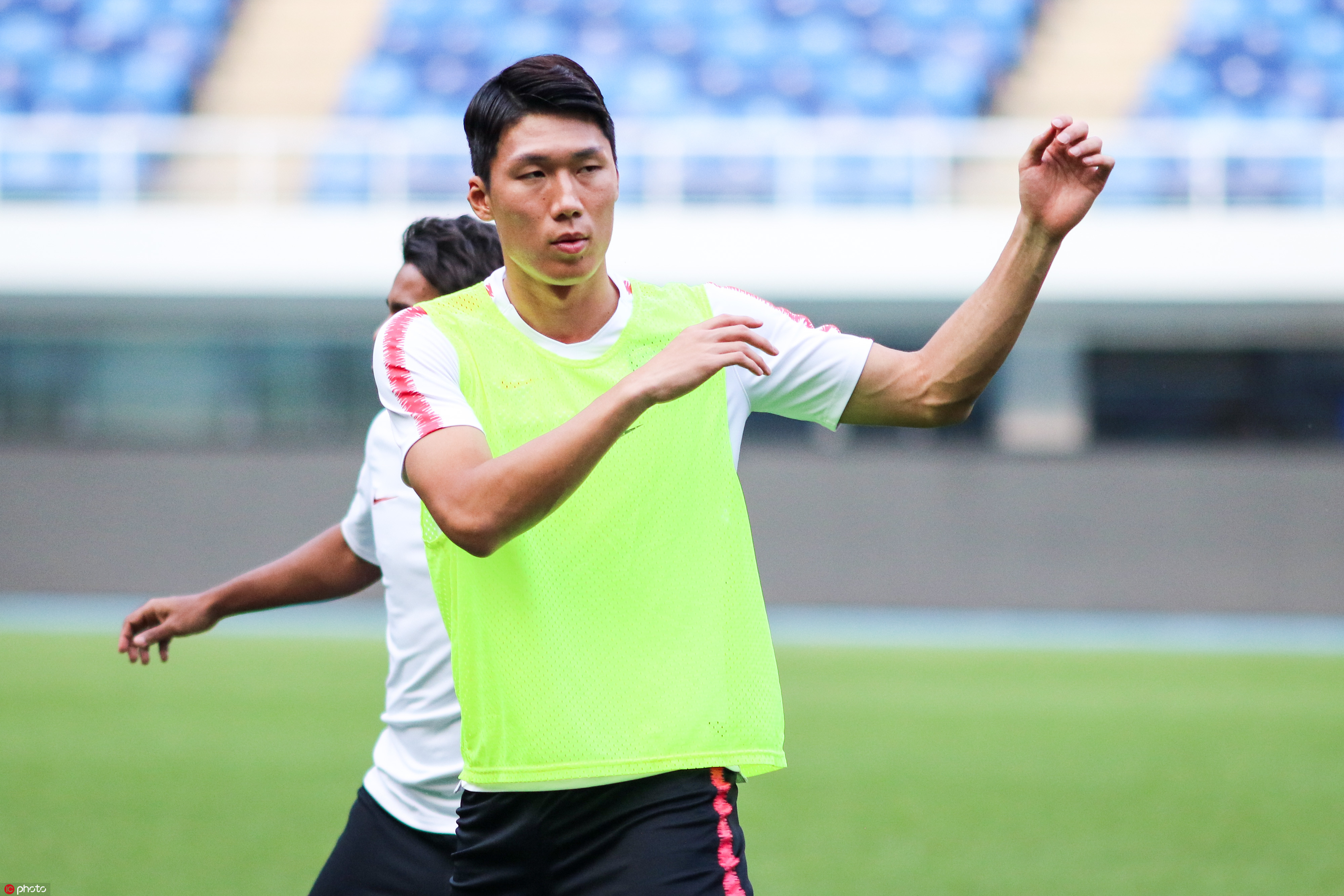 包含天津天海球员积极备战，迎接未来比赛挑战的词条