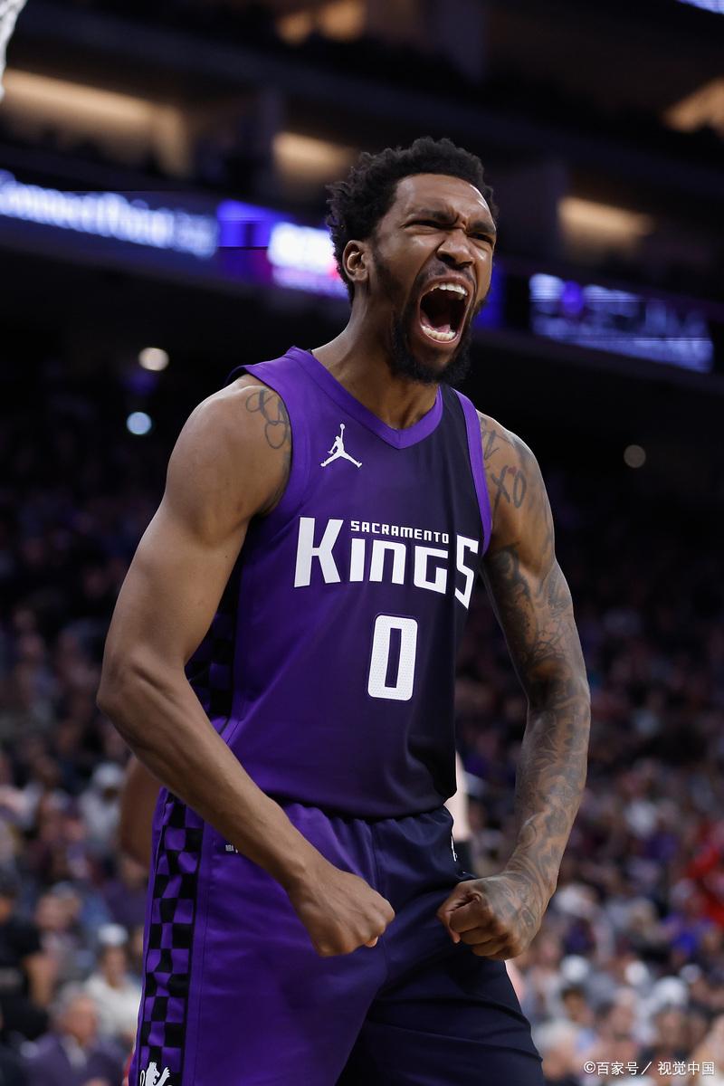 黄蜂队员们拼尽全力，成功战胜对手的简单介绍