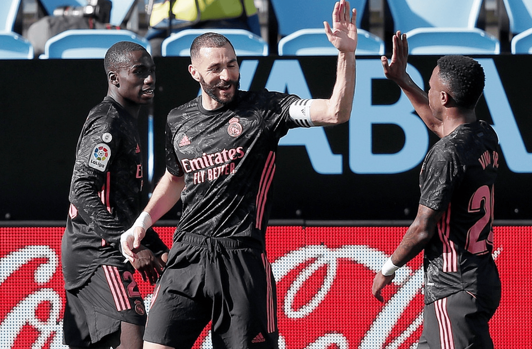 包含莱比锡红牛翻盘西班牙，本泽马送出助攻的词条