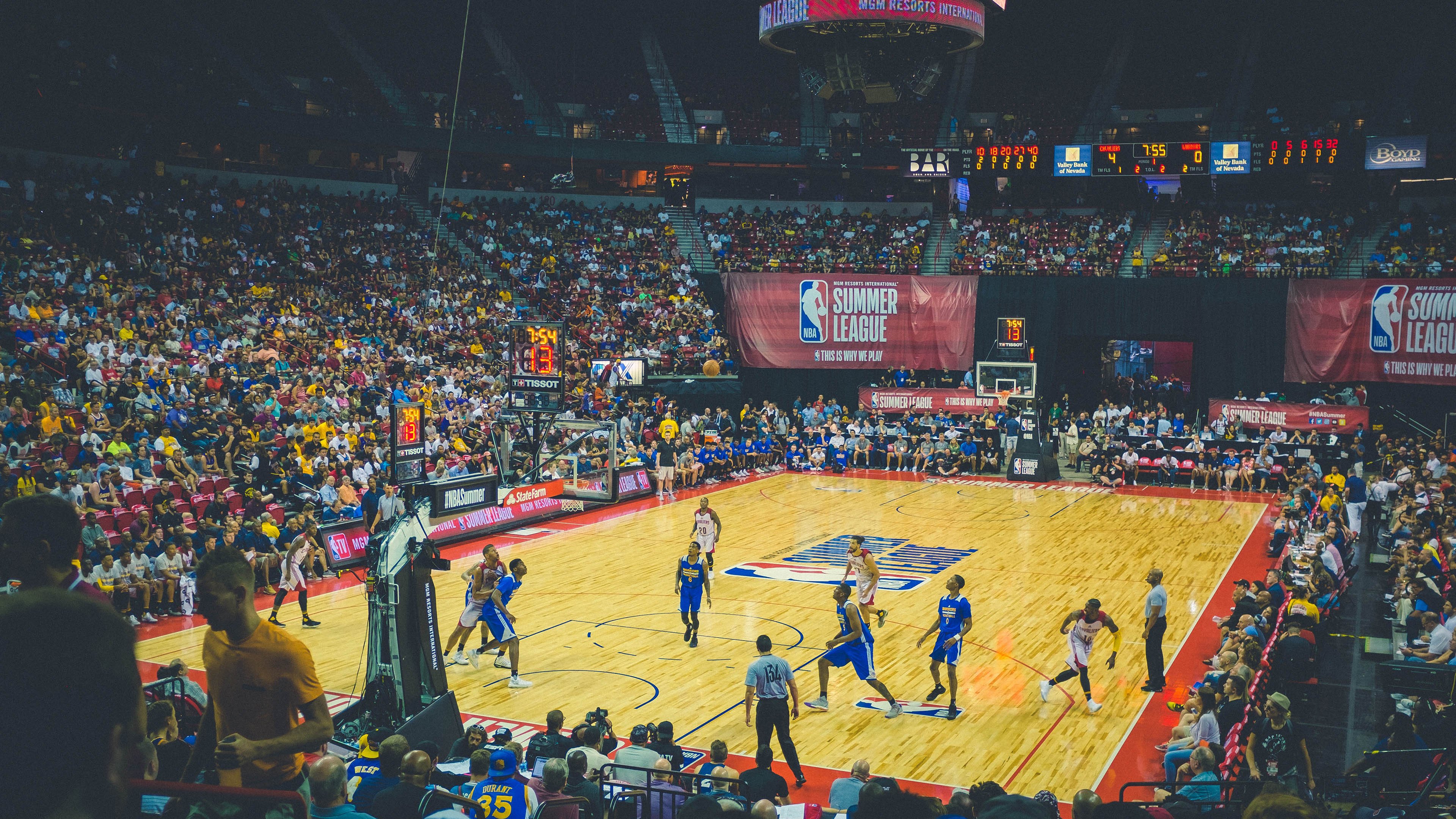 开拓者对阵浙江队，范弗利特关键制胜，诠释篮球场上的唯一性